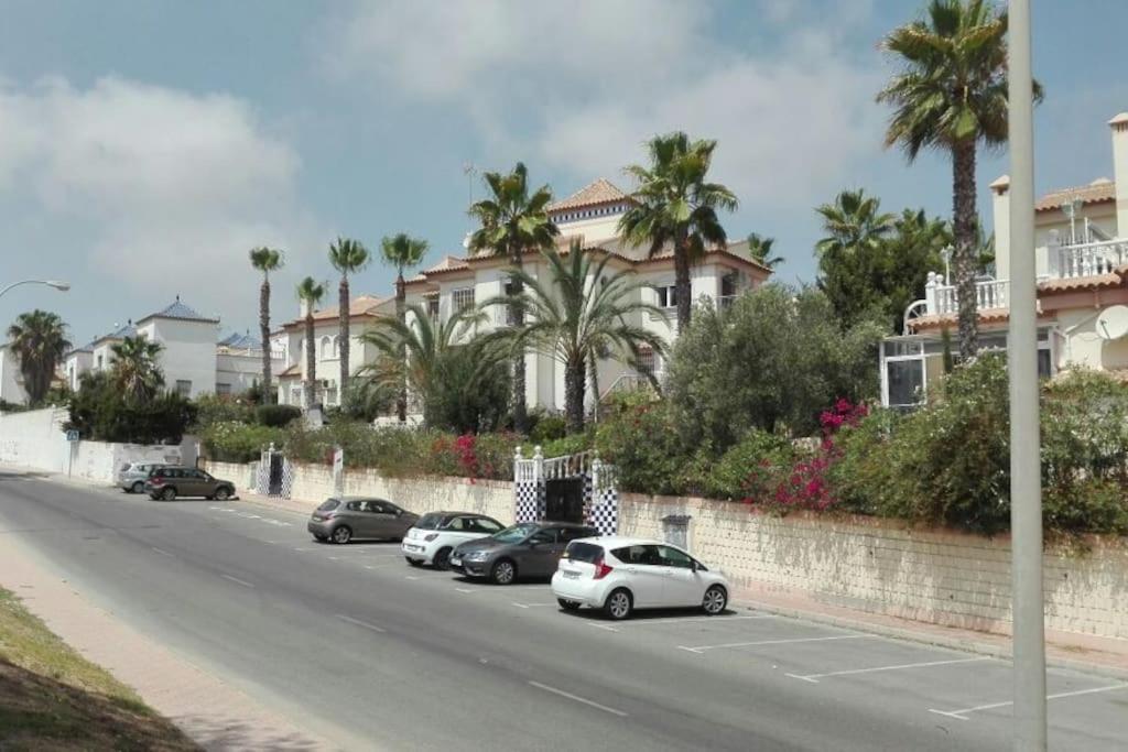 Schoenes Ruhiges Rooftop Apartment Mit Grosser Dachterrasse Torrevieja Exteriör bild