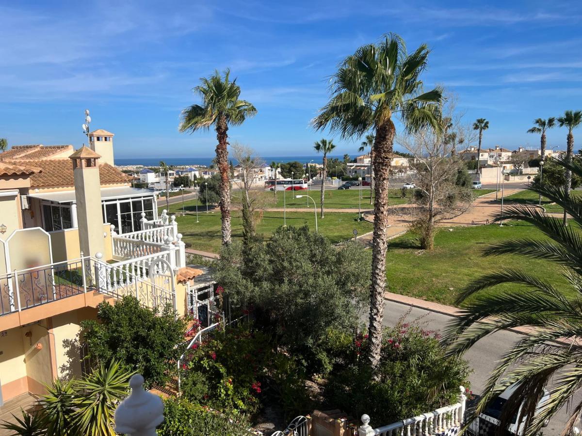 Schoenes Ruhiges Rooftop Apartment Mit Grosser Dachterrasse Torrevieja Exteriör bild