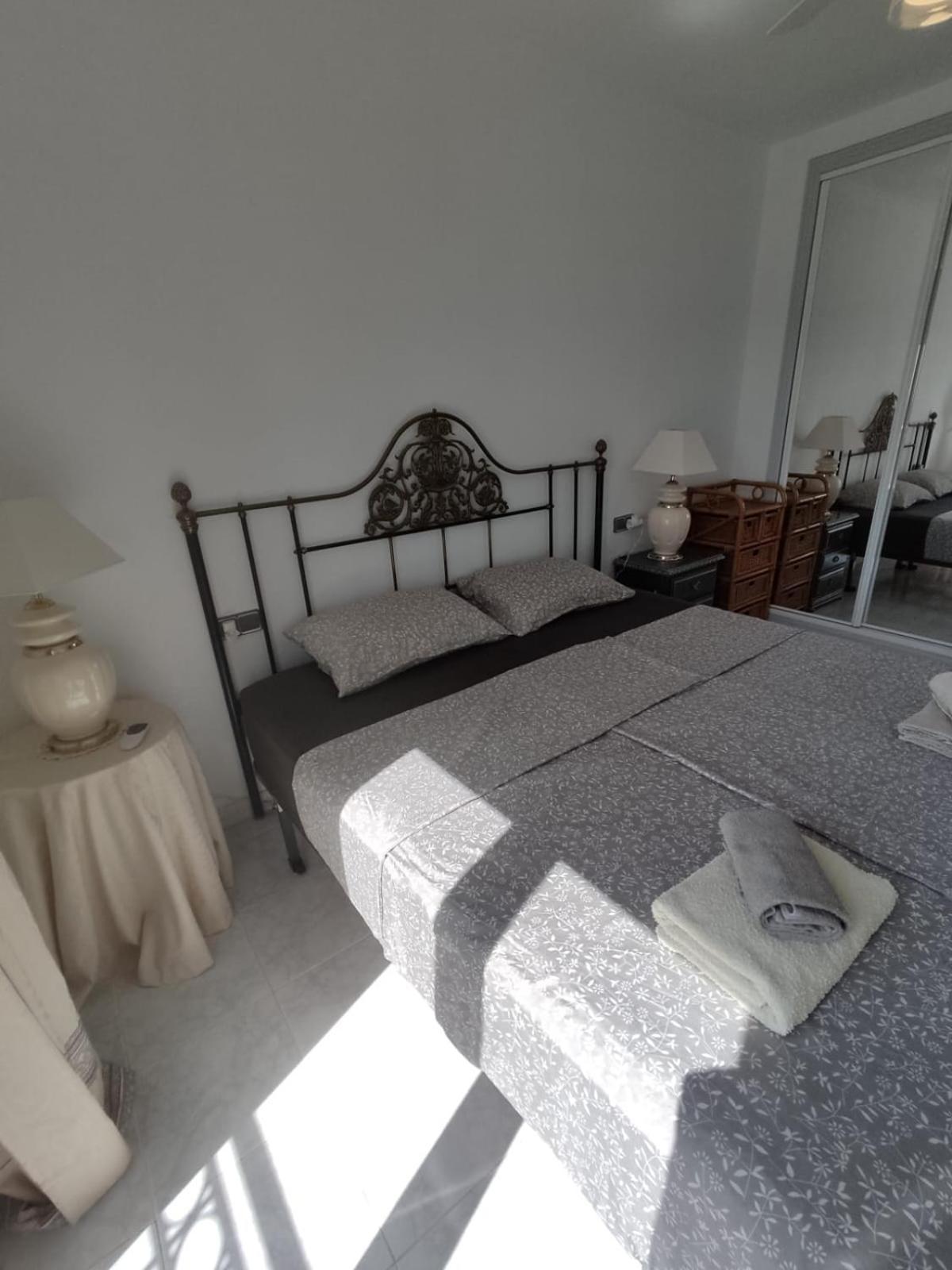 Schoenes Ruhiges Rooftop Apartment Mit Grosser Dachterrasse Torrevieja Exteriör bild