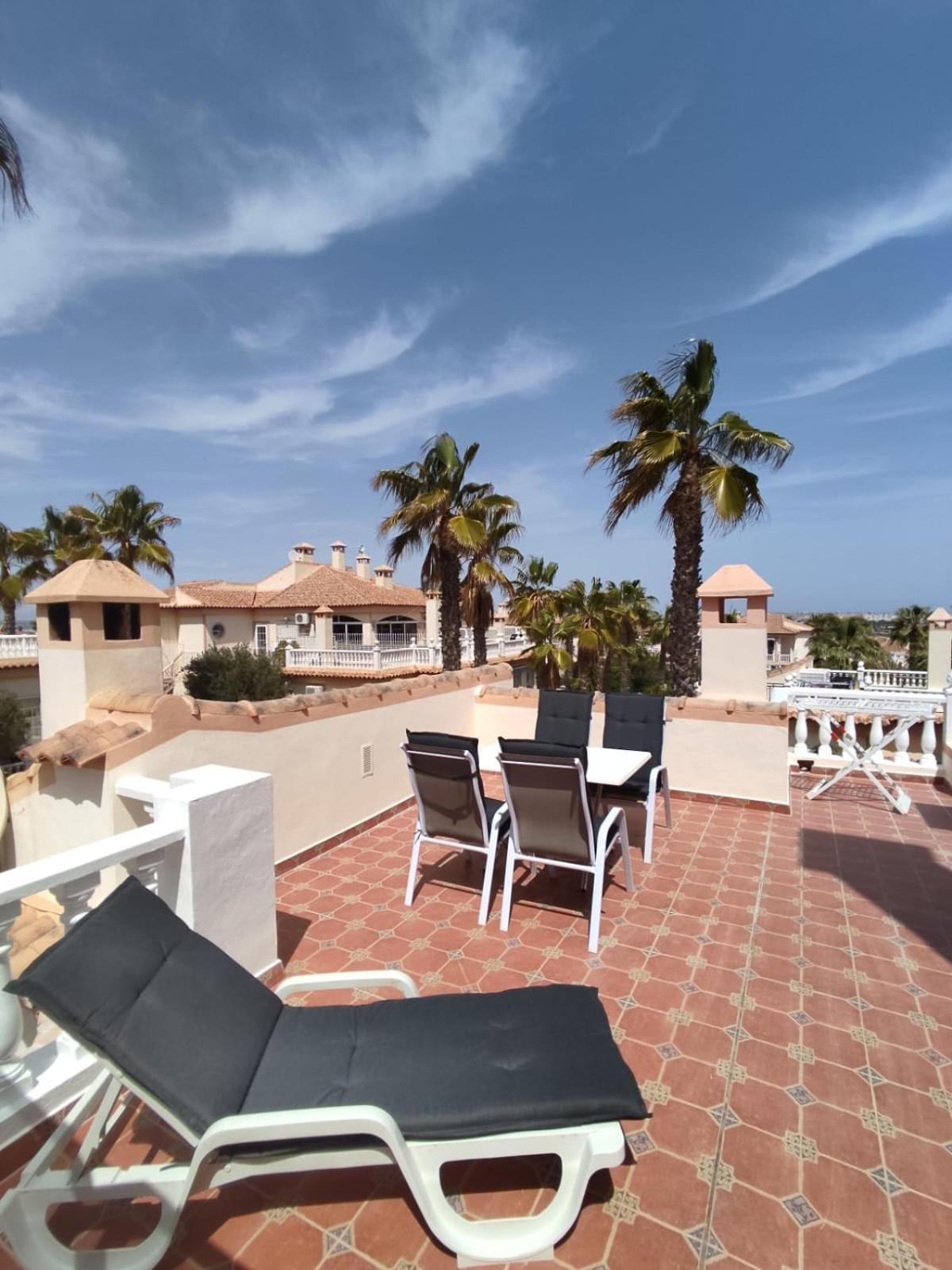 Schoenes Ruhiges Rooftop Apartment Mit Grosser Dachterrasse Torrevieja Exteriör bild