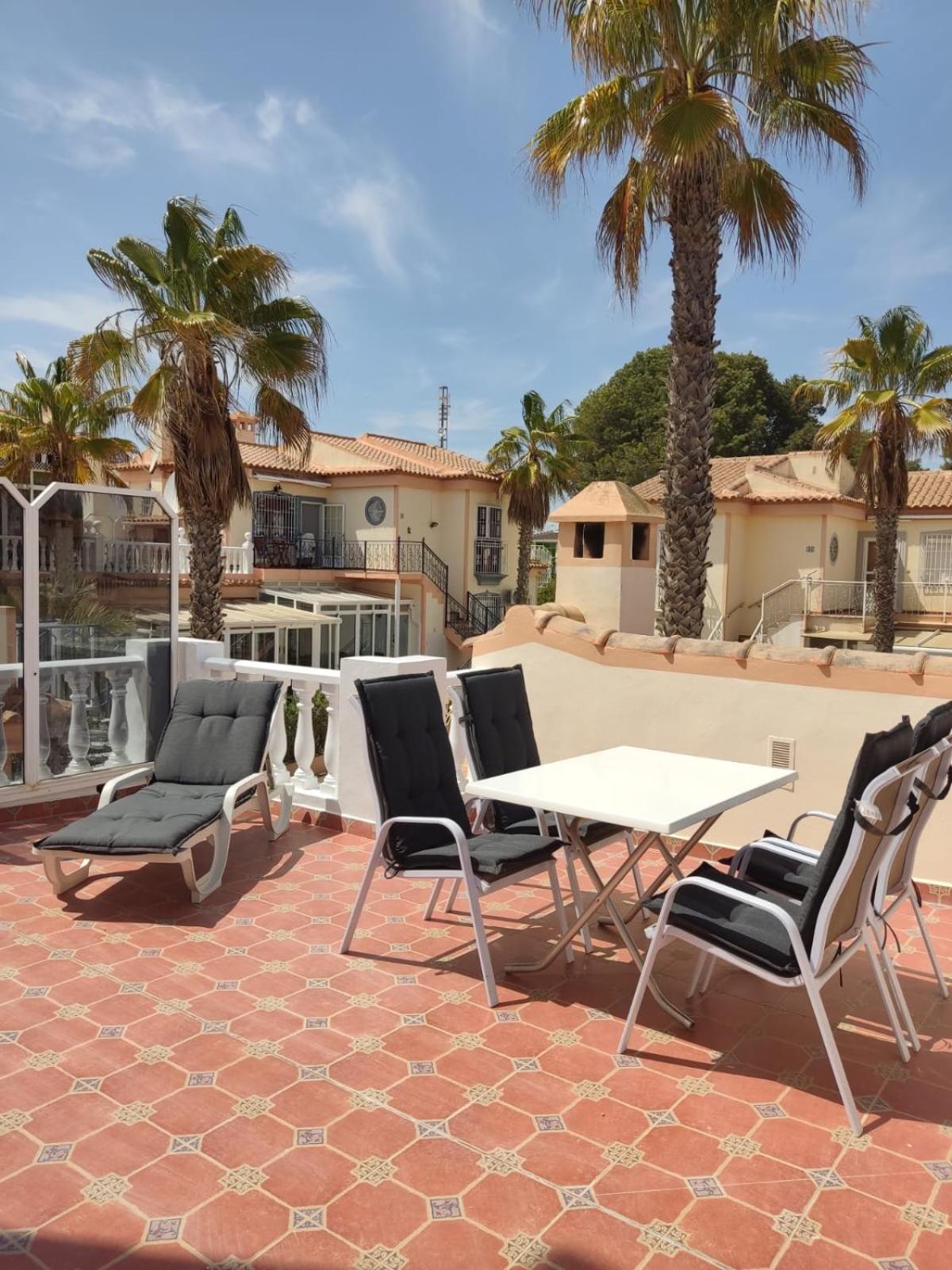 Schoenes Ruhiges Rooftop Apartment Mit Grosser Dachterrasse Torrevieja Exteriör bild