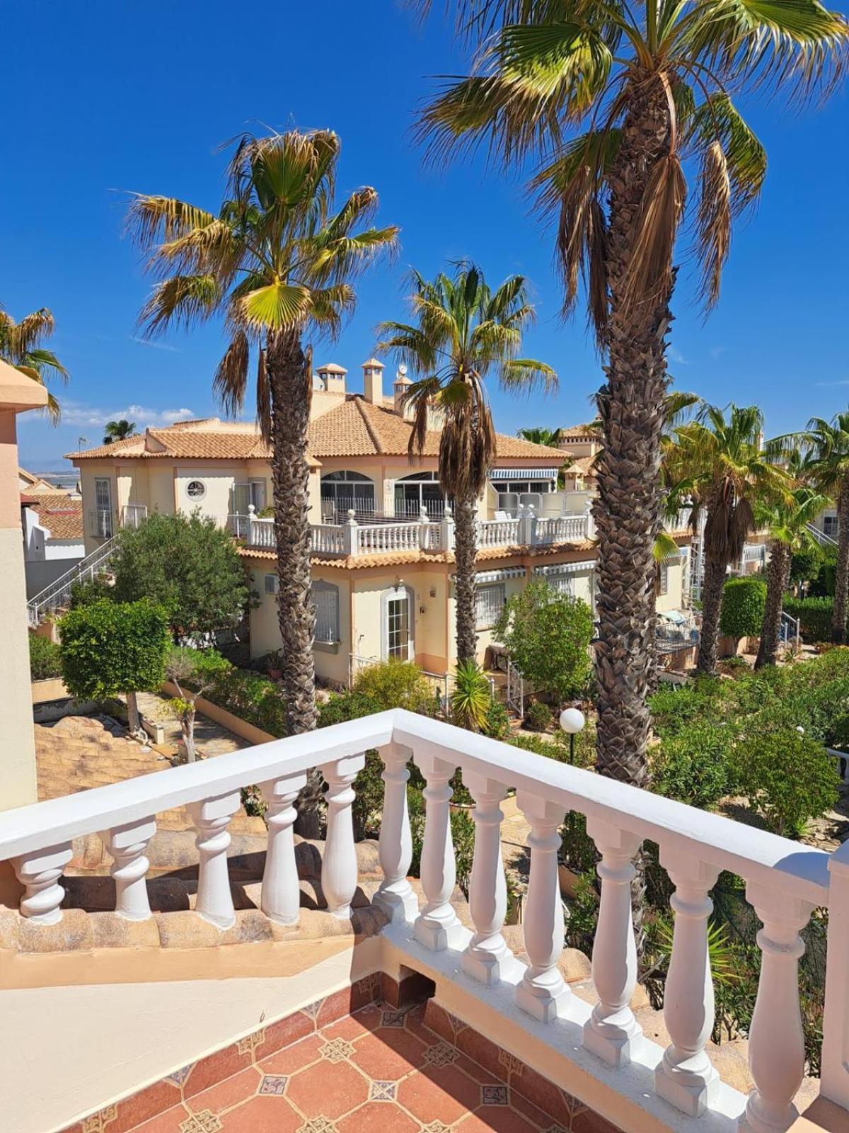 Schoenes Ruhiges Rooftop Apartment Mit Grosser Dachterrasse Torrevieja Exteriör bild